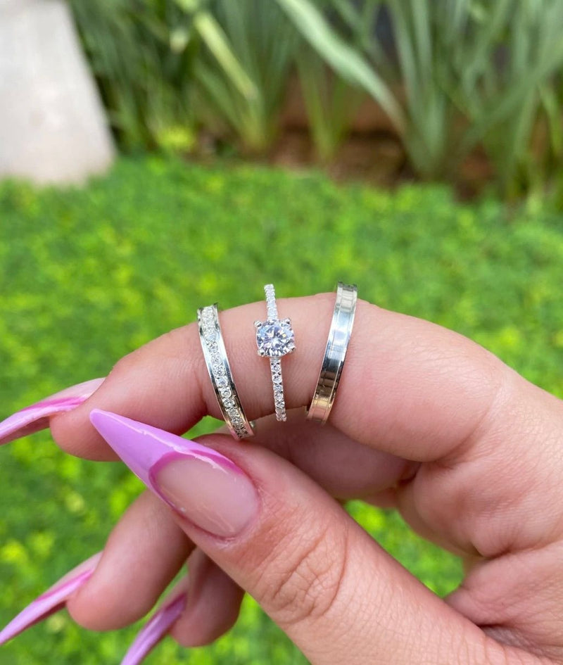 Par de Aliança 3mm cravejada no meio/lisa
