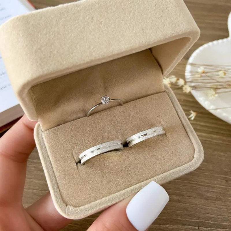 Par de Aliança 4mm diamantada + solitário
